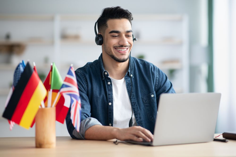 Student learning foreign language online